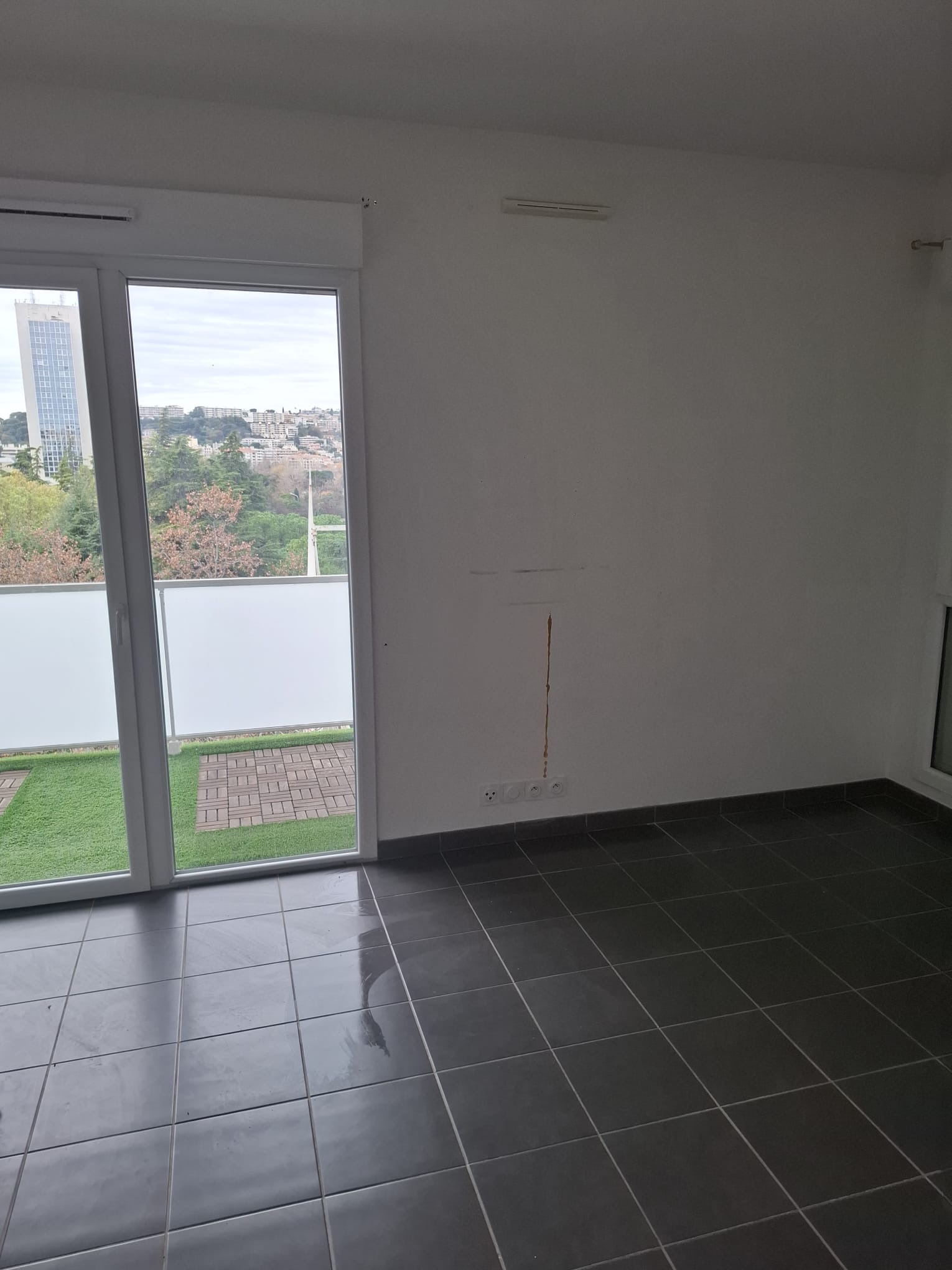 Débarras réalisé par Farah Débarras