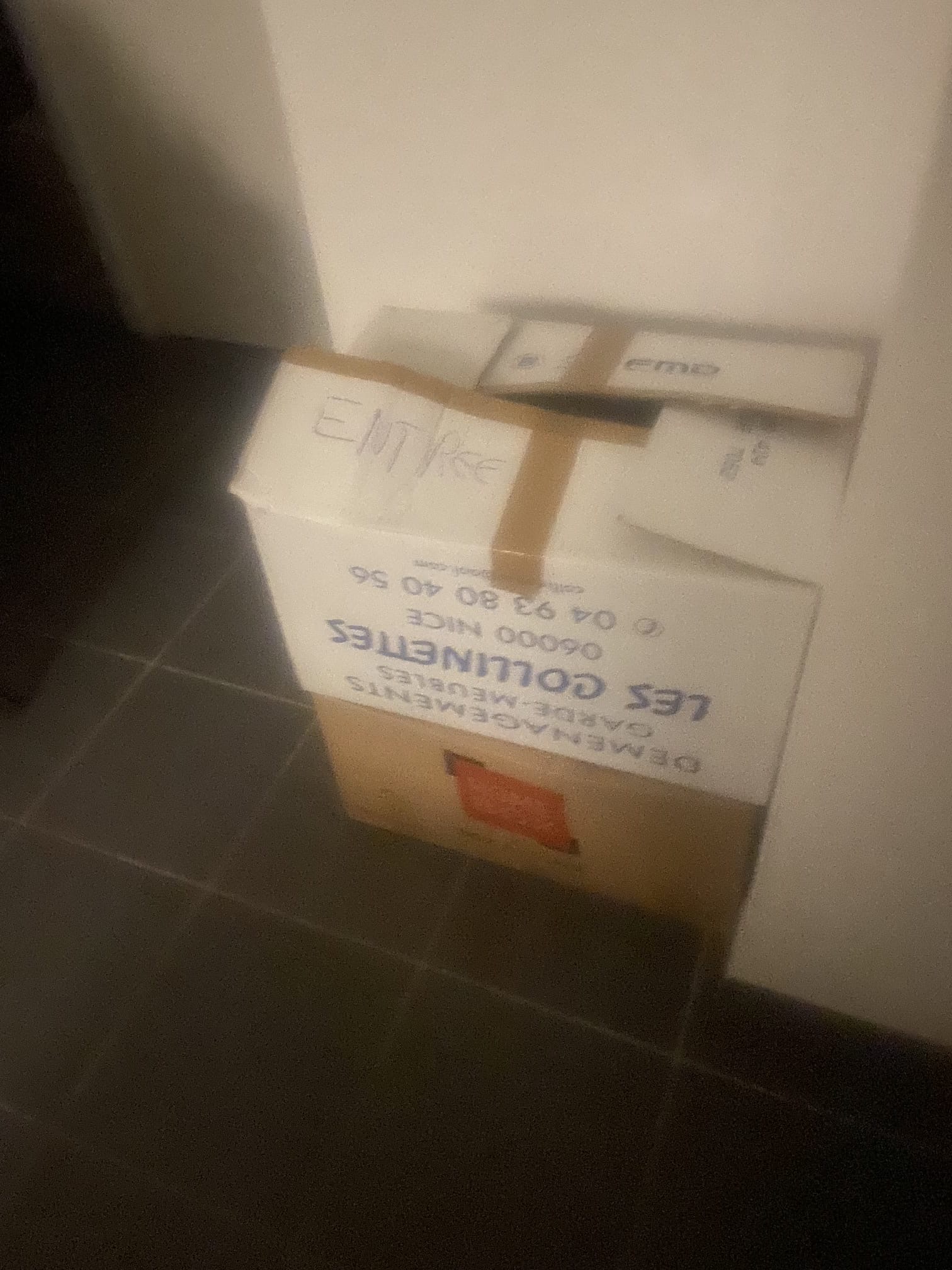 Débarras réalisé par Farah Débarras